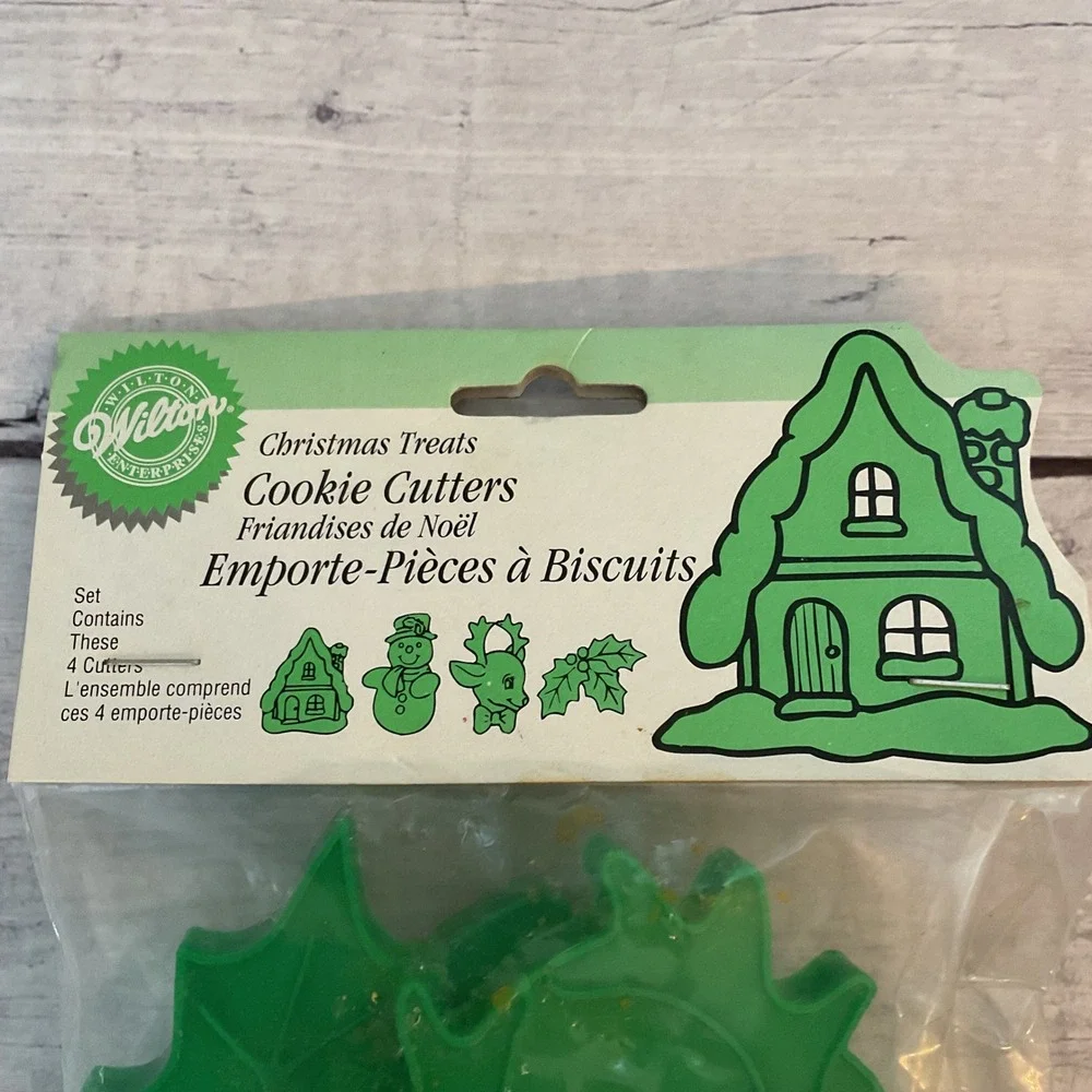 Wilton VTG 1995 Christmas Treats Cookie Cutters Set of 4 Green Plastic 2304-1290